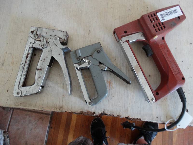 lot 163 image: Electric stapler & 2 hand staplers.