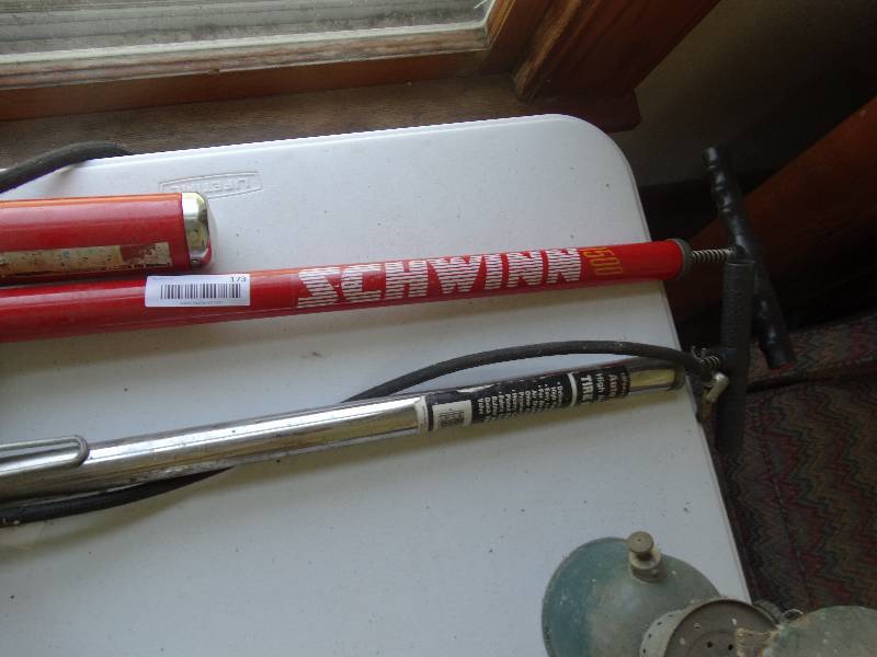 lot 173 image: Air pumps & lectro-flate pump