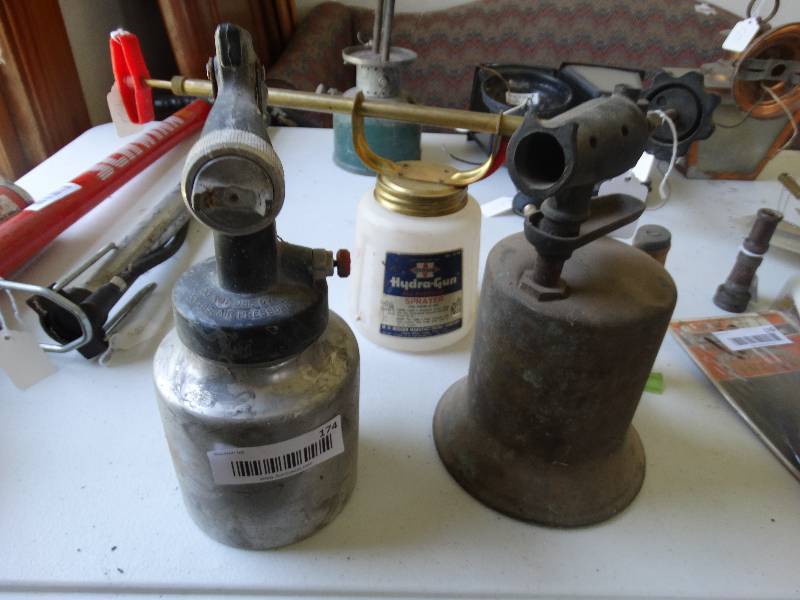 lot 174 image: Paint gun, fumigator & sprayer