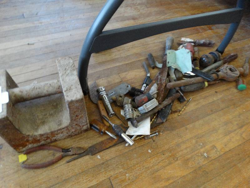lot 178 image: Weight, tape measure, hand tools.