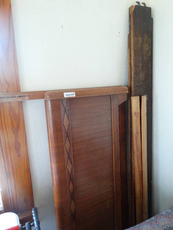 lot 180 image: Headboardfootboardrails