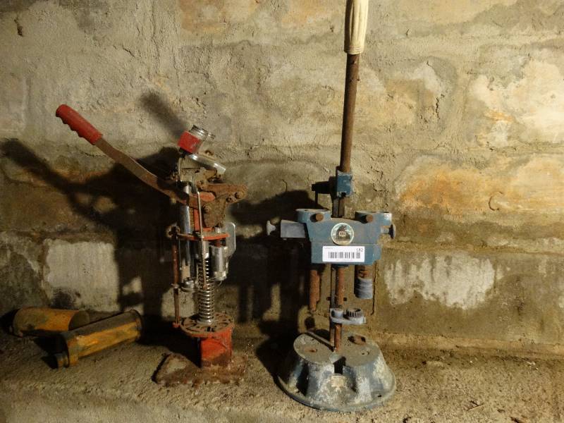 lot 182 image: 2 old ammo loaders
