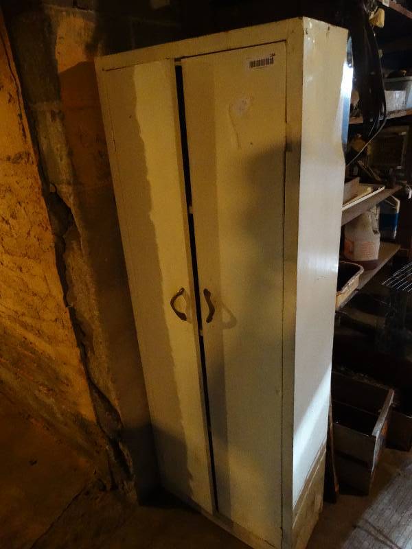 lot 184 image: Metal shelf. Approx. 5 ft tall