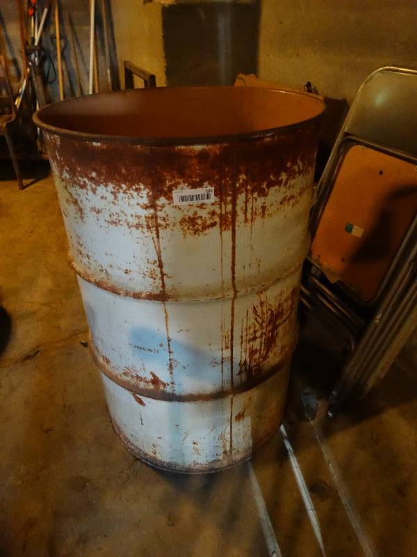 lot 185 image: Big metal barrel