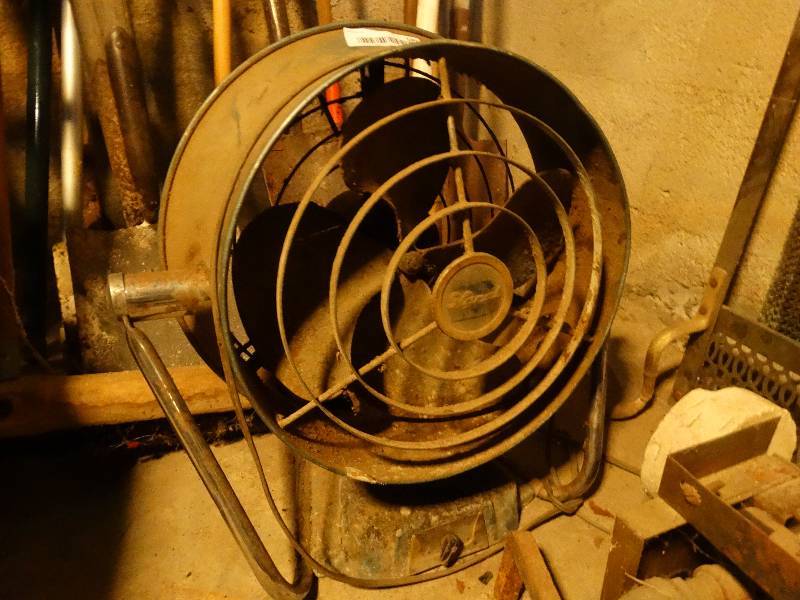 lot 189 image: Vintage metal fan
