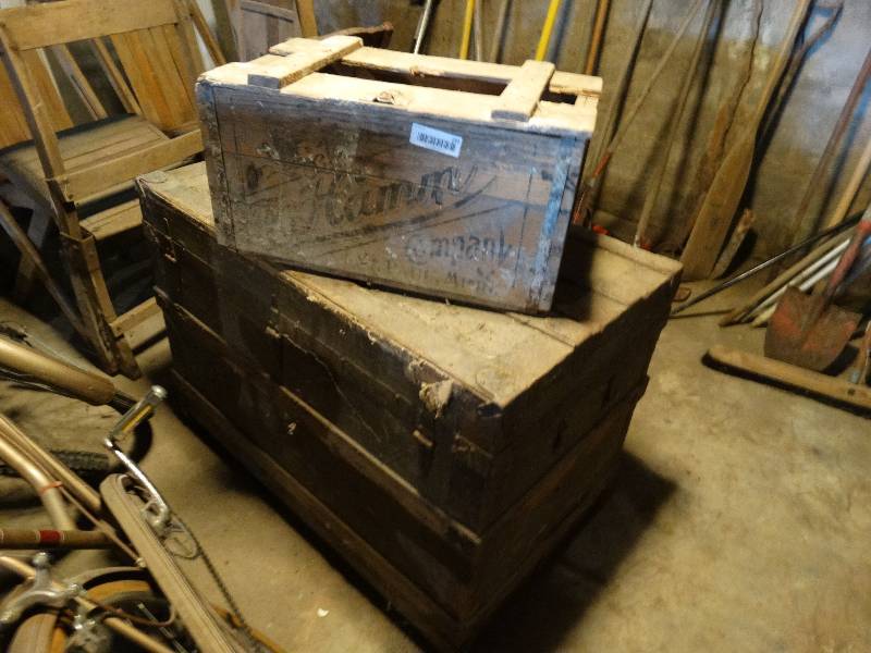 lot 192 image: Old wood carry case w contents & big chest