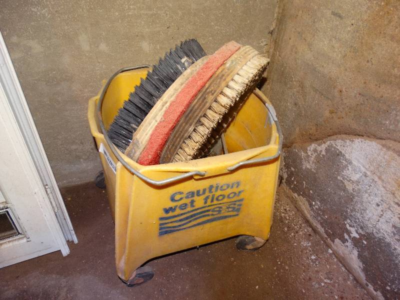 lot 193 image: Floor scrubber & mop bucket