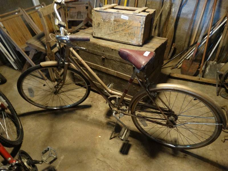 lot 195 image: Huffy bike