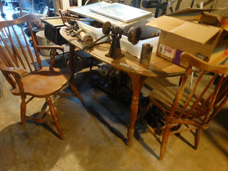 lot 198 image: Dining table & 3 chairs