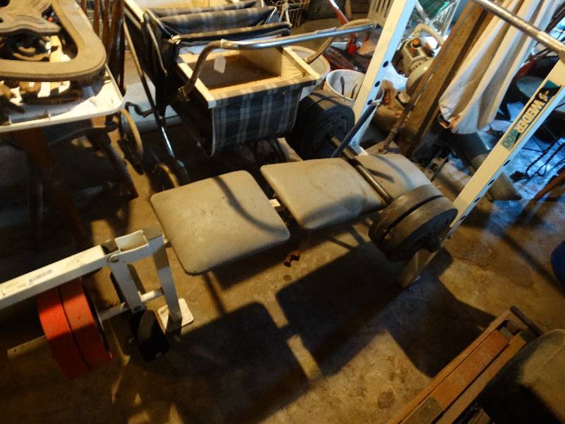 lot 203 image: Weight bench w weights
