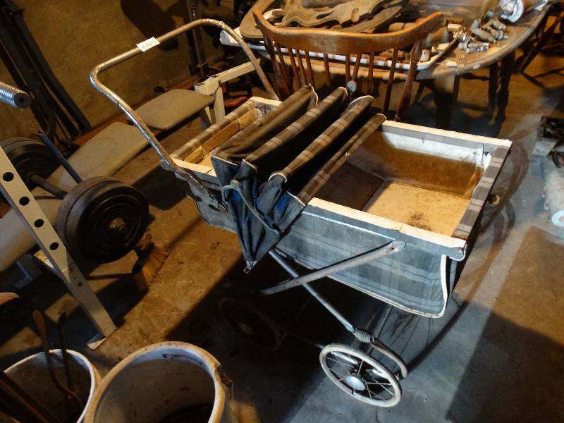 lot 206 image: Vintage baby carriage