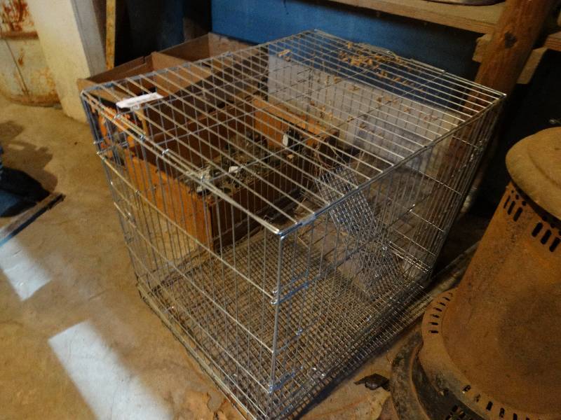 lot 211 image: Metal cage