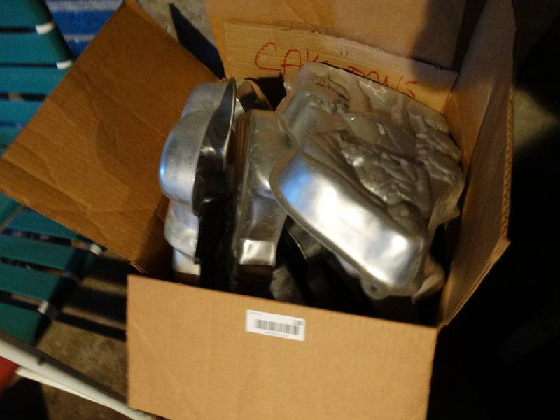 lot 230 image: Lot of various cake pans