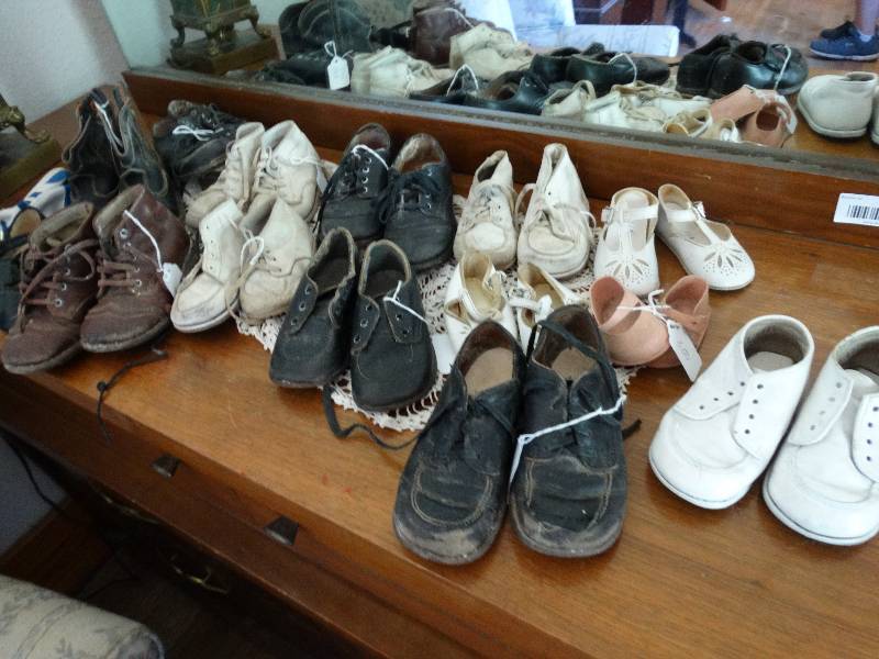 lot 107 image: Lot of vintage shoes