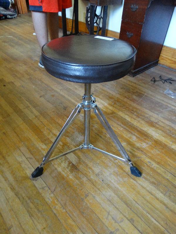 lot 112 image: Foldable stool