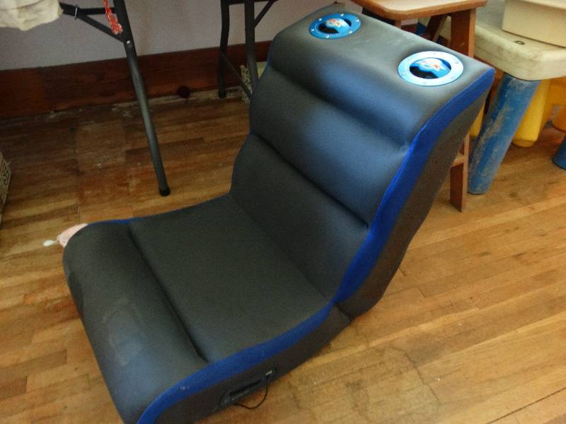 lot 115 image: Sound Rocker PM-220 gaming chair- Works