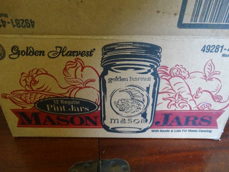 lot 121 image: Lot of mason jars & lids
