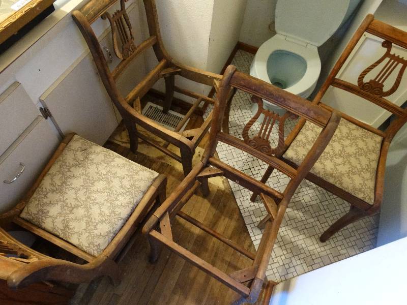 lot 128 image: 4 dining chairs- 2 need cushions.