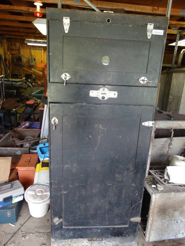 lot 296 image: Large commercial Jamesway egg incubator