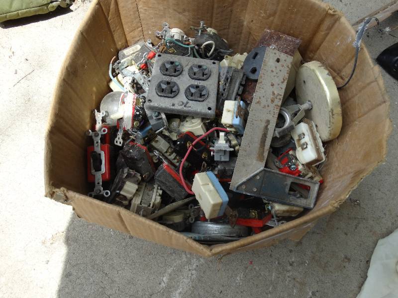 lot 301 image: Lot of light switches and outlets
