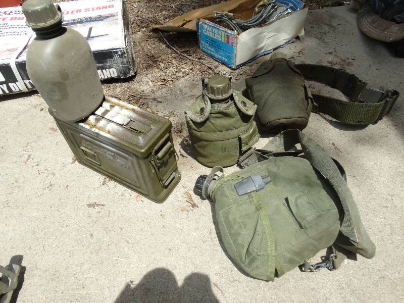 lot 302 image: Lot of various canteens & ammo box
