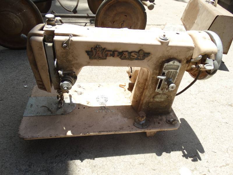 lot 313 image: Atlas sewing machine