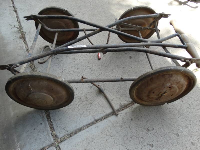 lot 314 image: Old metal cart
