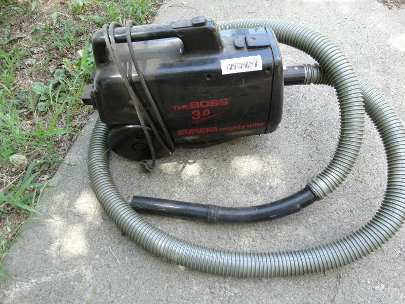 lot 323 image: The Boss 3.0 Eureka vacuum