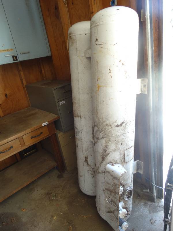 lot 331 image: Dual gas tanks- LP gas- Above ground