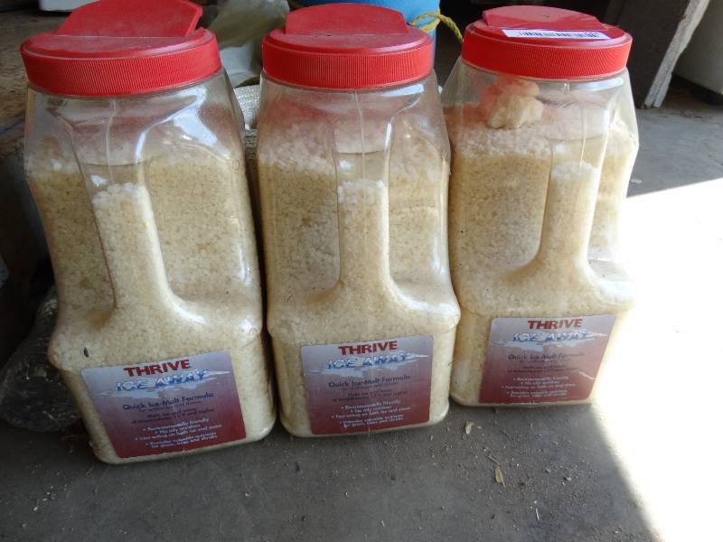 lot 341 image: 3 containers of ice melt