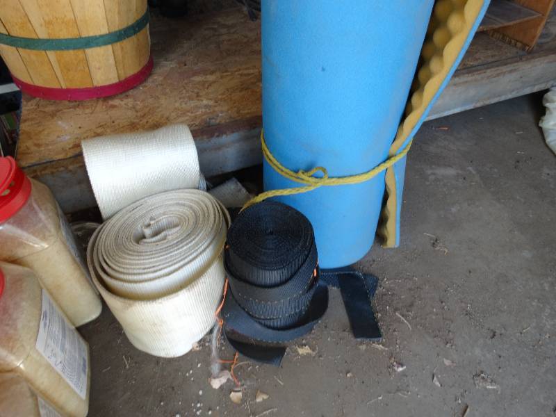lot 342 image: Lot of straps & foam roll