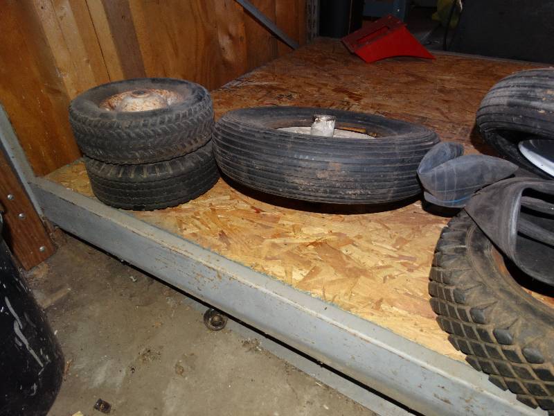 lot 376 image: Lot of various tires