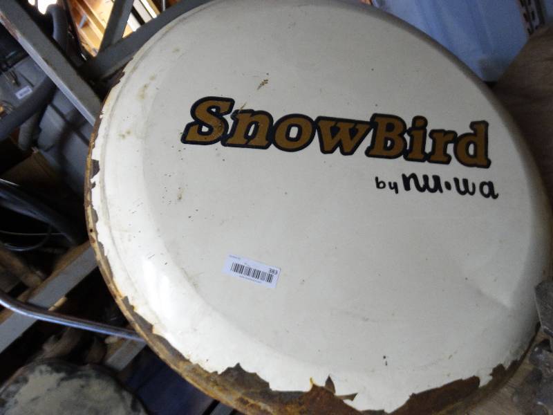 lot 383 image: Snow bird old metal wall decor