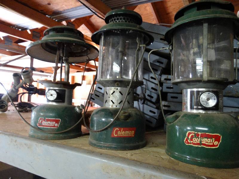 lot 385 image: 3 Coleman lanterns