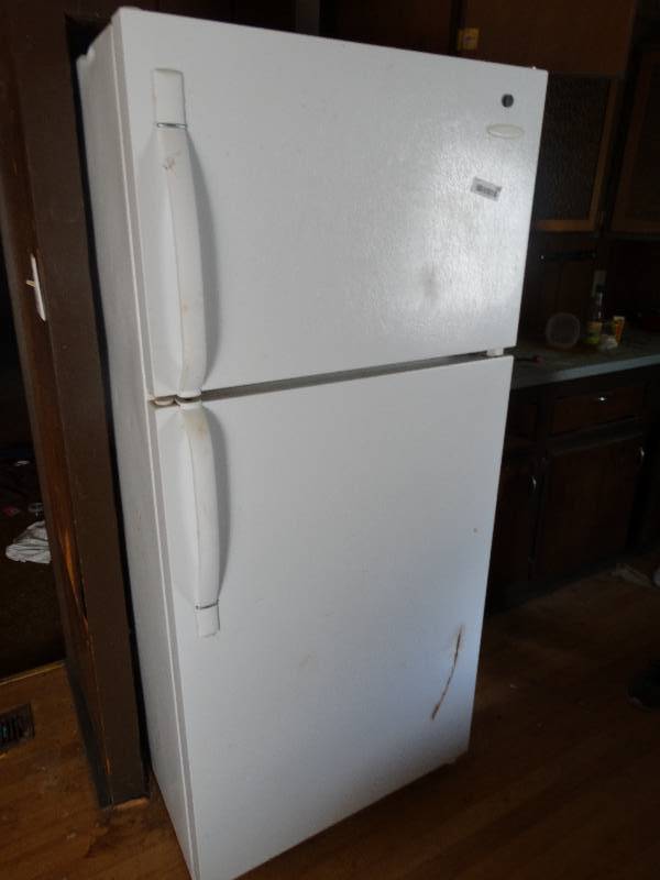 lot 393 image: Frigidaire refrigerator