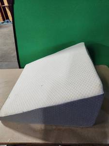 lot 15828 image: Memory Foam Wedge Pillow 12 L x 24 T