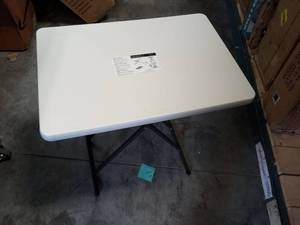lot 86000194 image: 26 Adjustable Personal Table, 3 levels