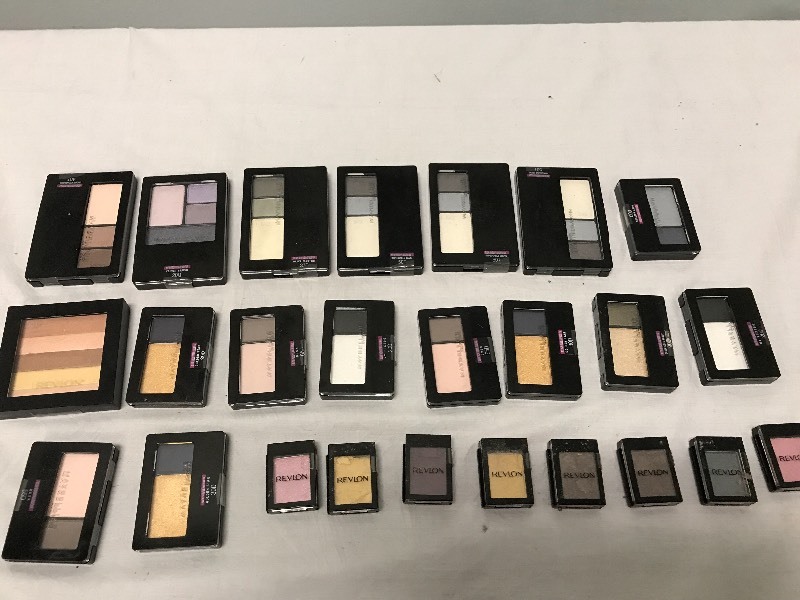 lot 6640 image: 25 Revlon Eye Shadows