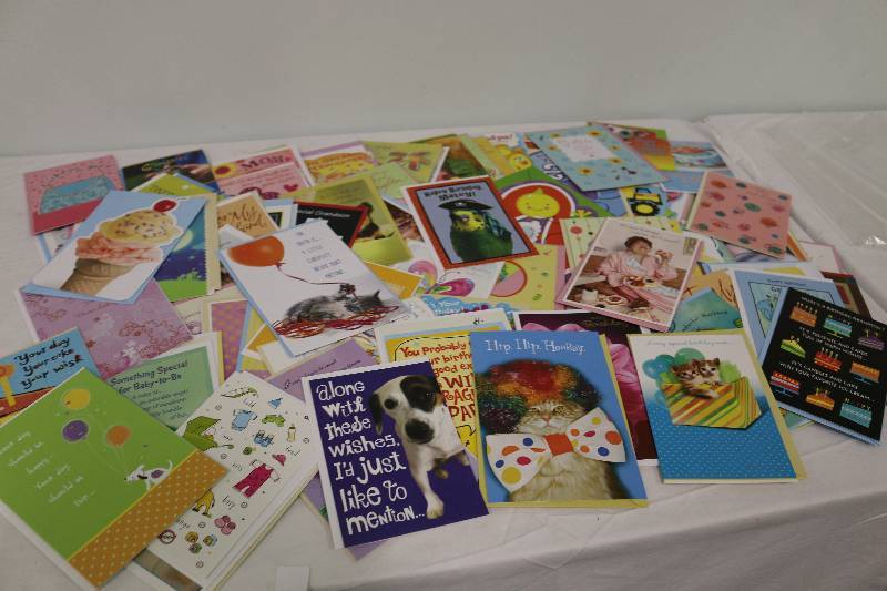 lot 6668 image: 100 CardsEnvelopes NEW American Greetings