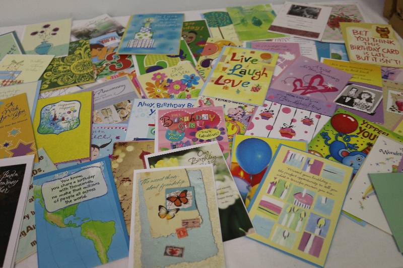 lot 6669 image: 100 CardsEnvelopes NEW American Greetings