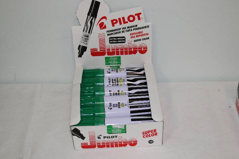 lot 6686 image: Pilot Jumbo Green Markers 12 ct