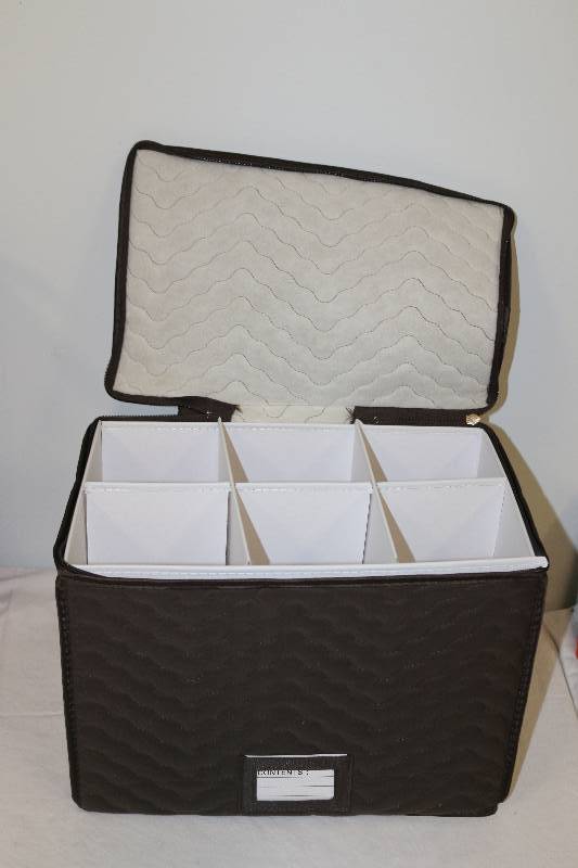 lot 6706 image: Wine Goblet Storage BoxBin
