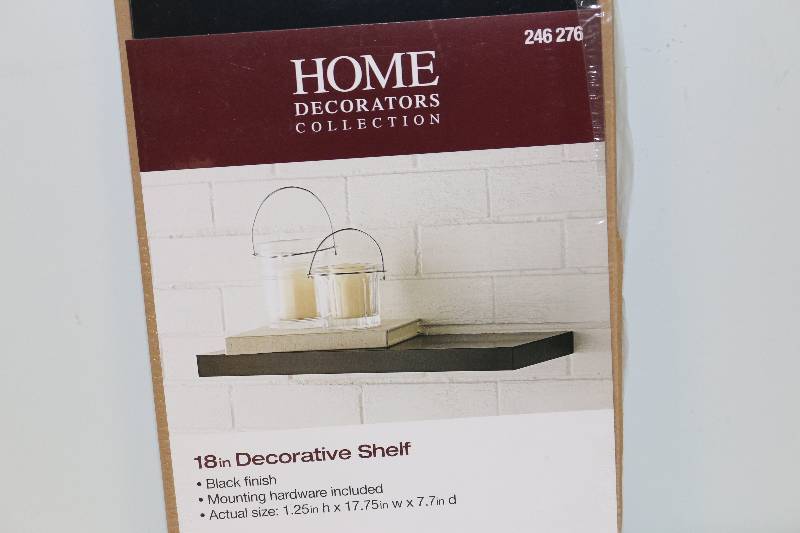 lot 6716 image: 18 Inch Decorative Floating Shelf - NEW