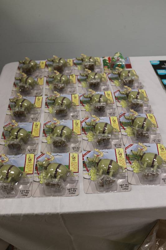 lot 6755 image: 20 Reindeer Elf Poop Candies