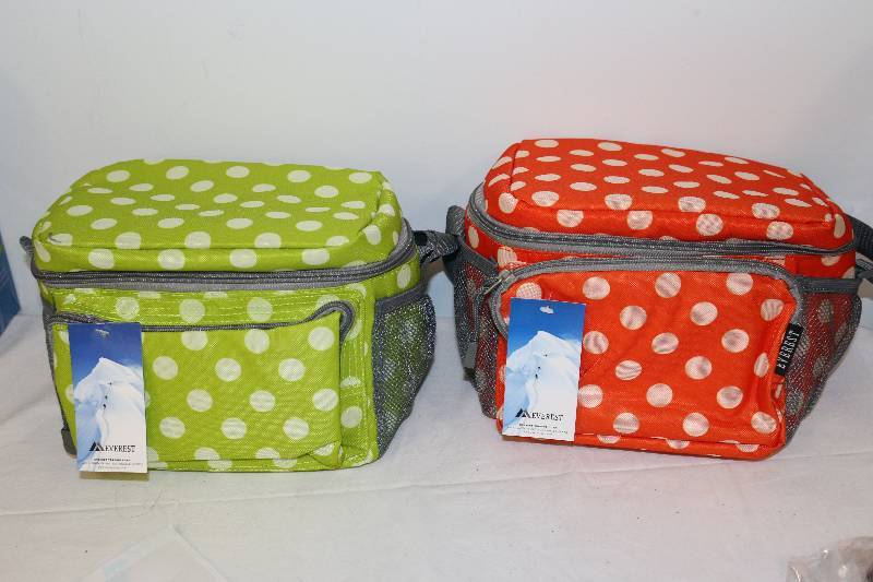 lot 6748 image: 2 New Everest Insulated Lunch BoxesBags