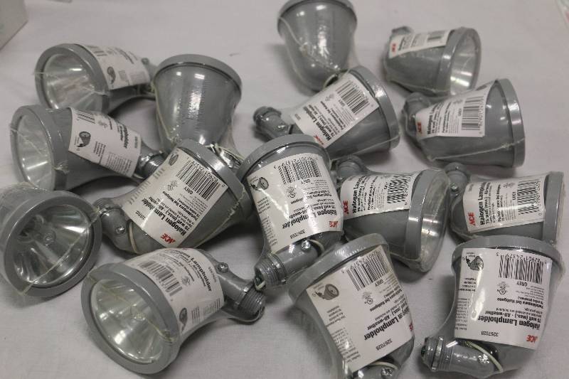 lot 6760 image: 15 Halogen Lampholders 75 W - All weather