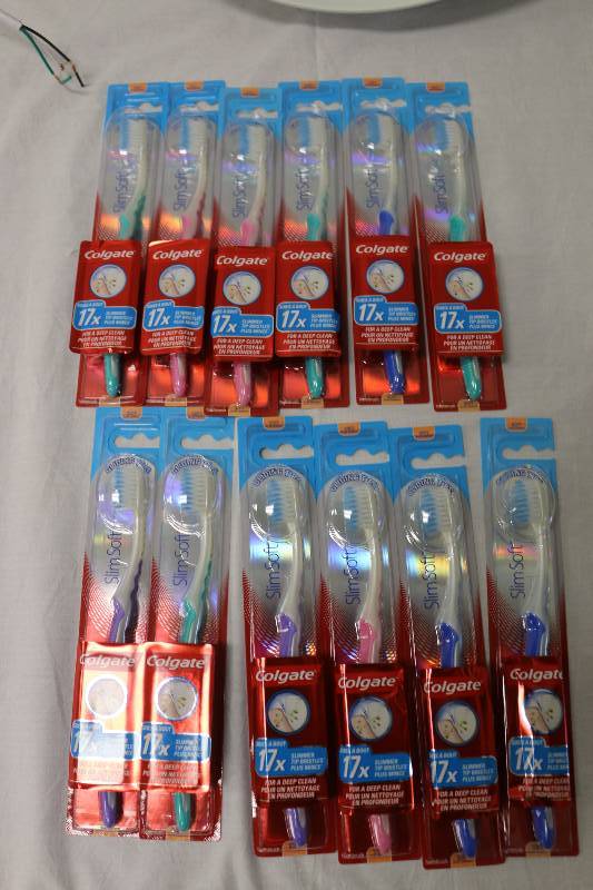 lot 6765 image: Colgate Slim Soft Toothbrushes