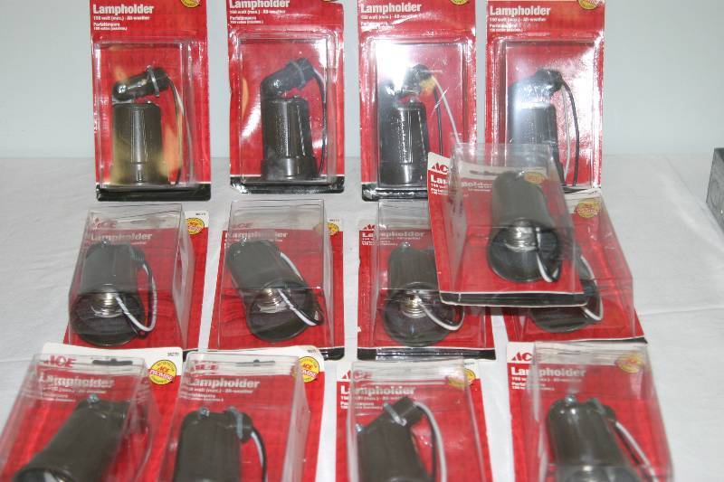 lot 7339 image: 13 150 Watt Lampholders All Weather