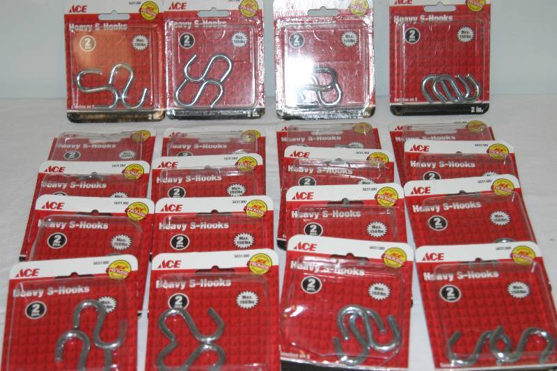 lot 7343 image: 40 Heavy Duty S-Hooks 2 In