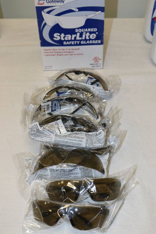 lot 6816 image: 10 Gateway Safety Glasses - Squared